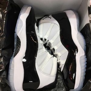 Concord 11z size 9